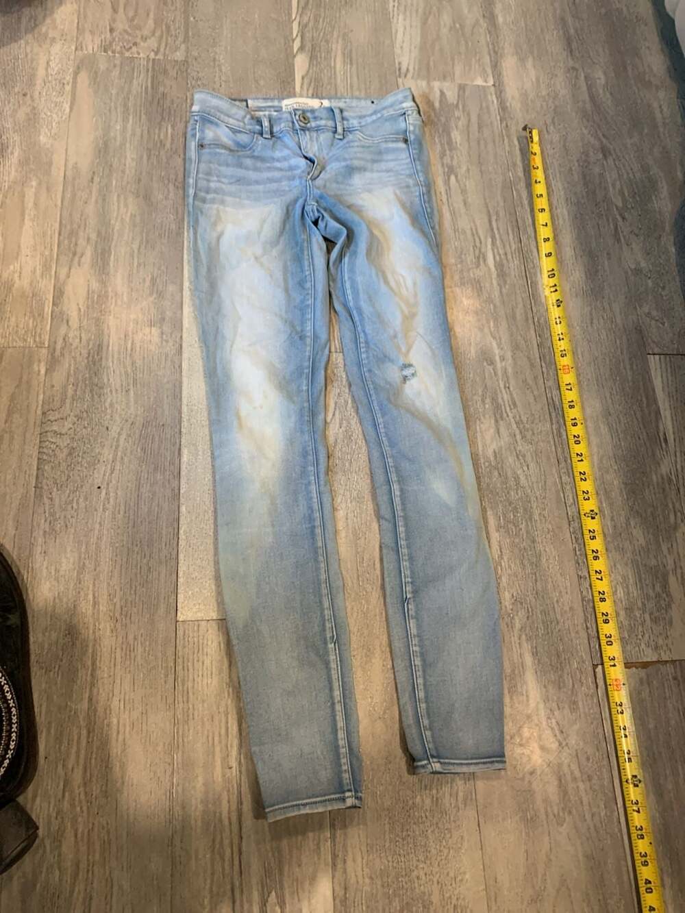 Abercrombie & Fitch Jean Legging Size 2L Light Wash Distressed Skinny Denim